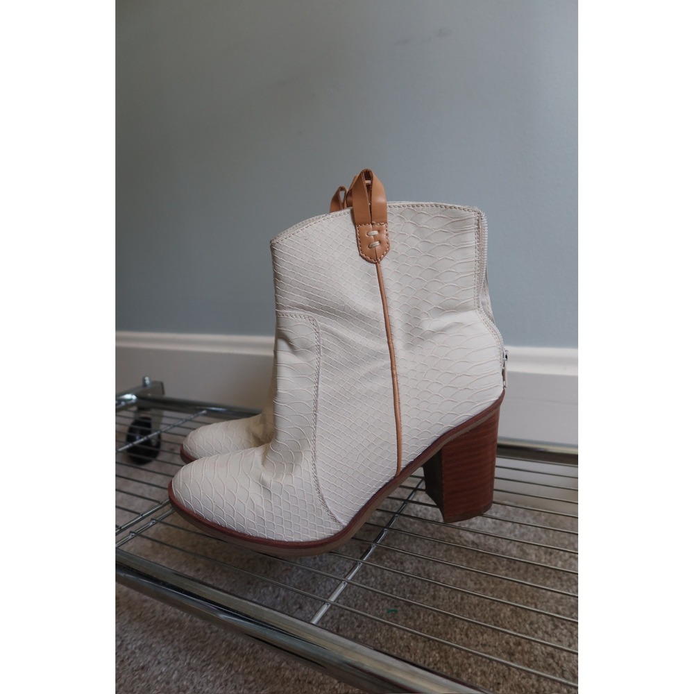 Dirty Laundry Unite White Faux Snake Skin‎ Western Ankle Boots Booties